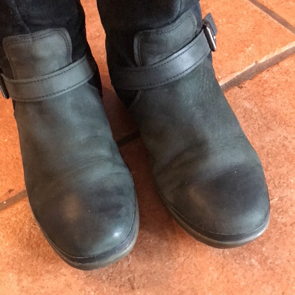 Ugg black waterproof leather boots size 8.5 - Picture 2 of 16